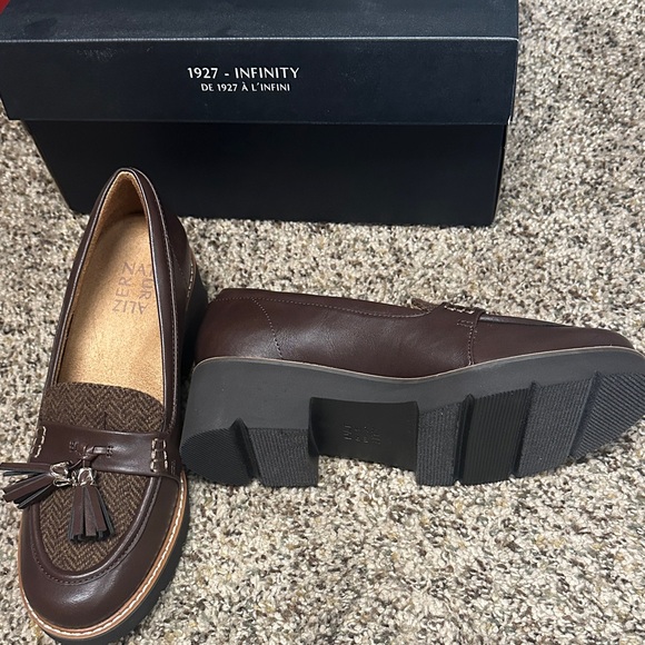Naturalizer Dark Brown Loafers with Tassel Accents - Picture 4 of 8